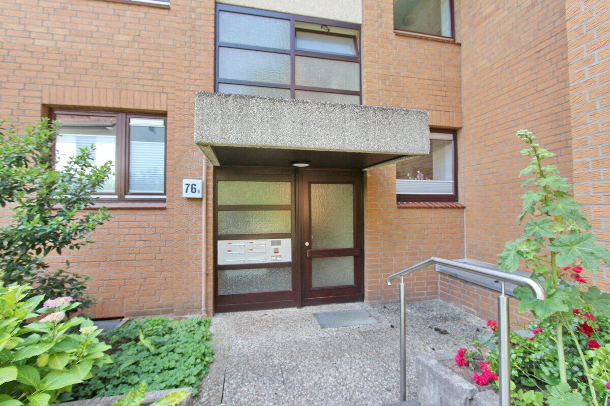 Immobilienangebot - Hamburg - Haus_Wohnung - 3-4-Zimmer-Eigentumswohnung mit großem Balkon und TG-Stellplatz in Hamburg-Wellingsbüttel