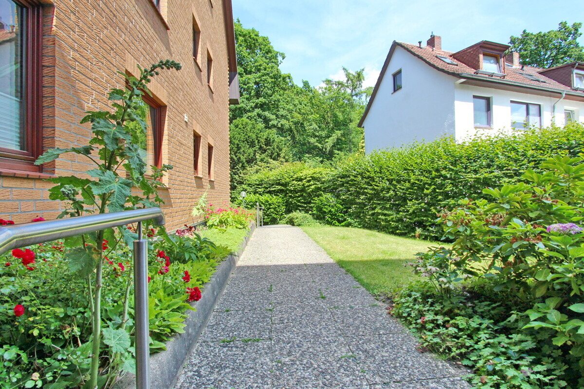 Immobilienangebot - Hamburg - Haus_Wohnung - 3-4-Zimmer-Eigentumswohnung mit großem Balkon und TG-Stellplatz in Hamburg-Wellingsbüttel