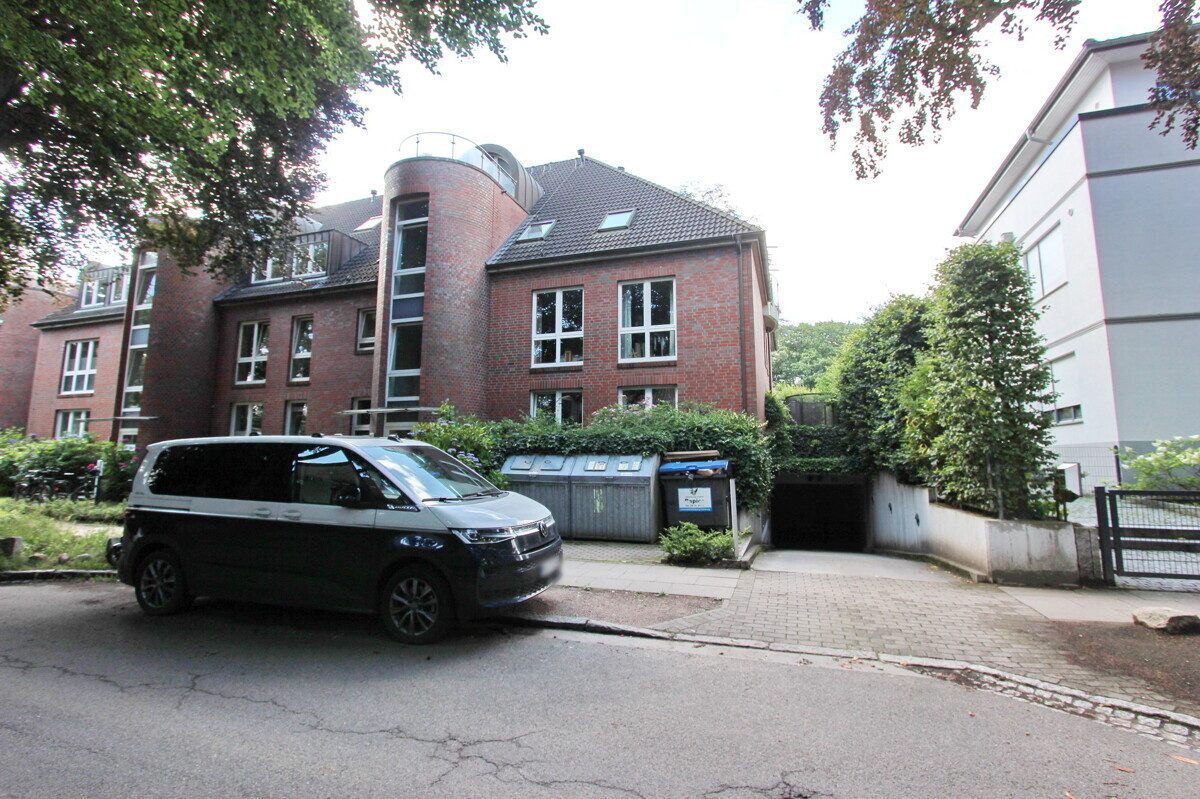 Außenansicht Immobilienangebot - Hamburg - Alle - Direkt am UKE - Tiefgaragenstellplatz in ruhiger Lage von Hamburg-Lokstedt