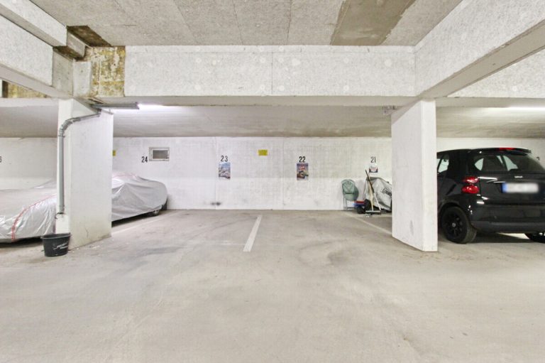 Immobilienangebot - Hamburg - Alle - Direkt am UKE - Tiefgaragenstellplatz in ruhiger Lage von Hamburg-Lokstedt