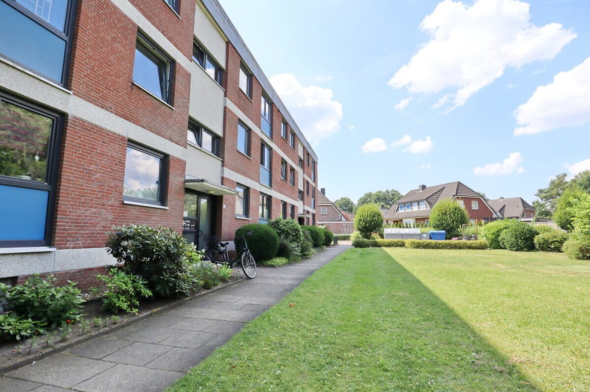 Rückansicht Immobilienangebot - Kaltenkirchen - Haus_Wohnung - Großzügige 4-Zimmer-Endetagenwohnung mit Garage in gepflegter und ruhiger Lage von Kaltenkirchen