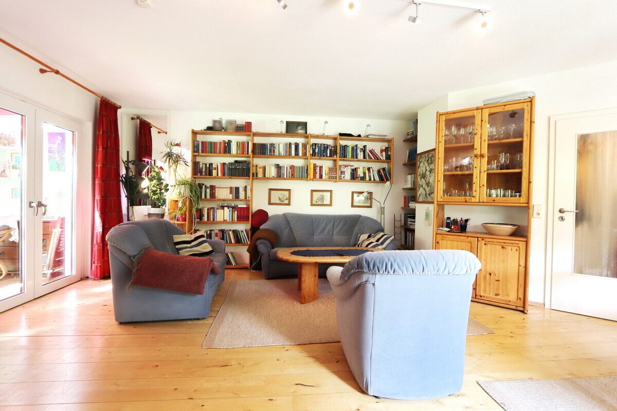 Wohnzimmer 1 Immobilienangebot - Hamburg - Haus_Wohnung - Familienfreundliches Reihenendhaus im schönen Hamburg-Bramfeld.
