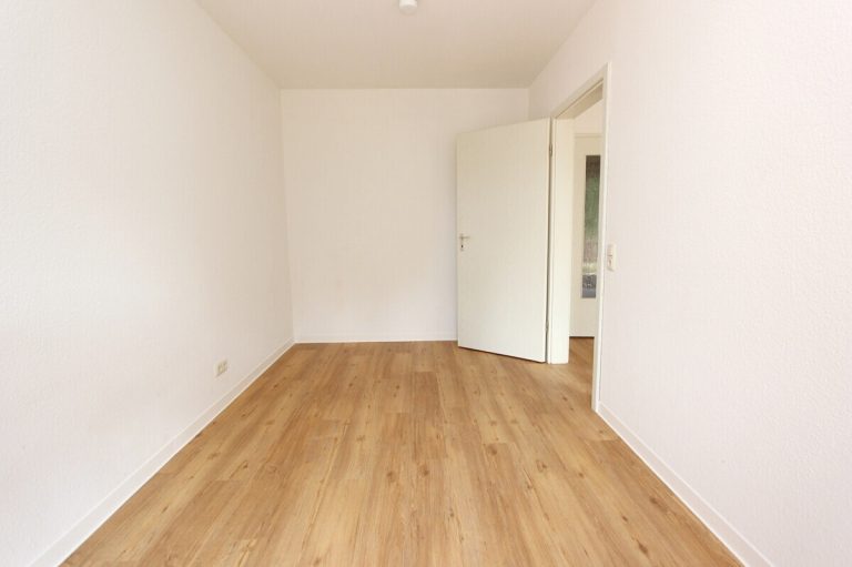 Immobilienangebot - Norderstedt - Haus_Wohnung - Perfekt für Singles - 1,5-Zi-Wohnung mit großem Balkon & TG-Stellplatz in Norderstedt-Garstedt