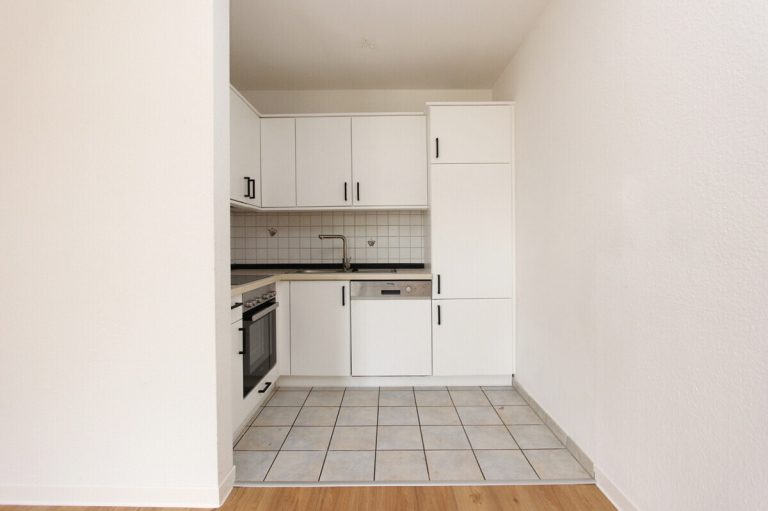 Immobilienangebot - Norderstedt - Haus_Wohnung - Perfekt für Singles - 1,5-Zi-Wohnung mit großem Balkon & TG-Stellplatz in Norderstedt-Garstedt
