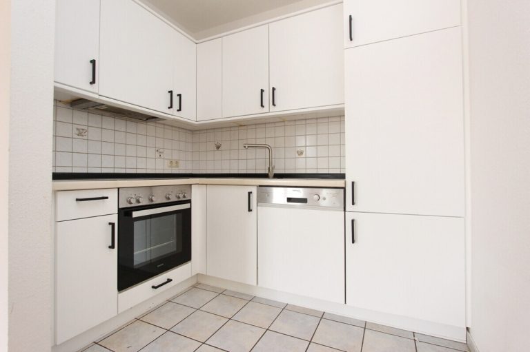 Immobilienangebot - Norderstedt - Haus_Wohnung - Perfekt für Singles - 1,5-Zi-Wohnung mit großem Balkon & TG-Stellplatz in Norderstedt-Garstedt