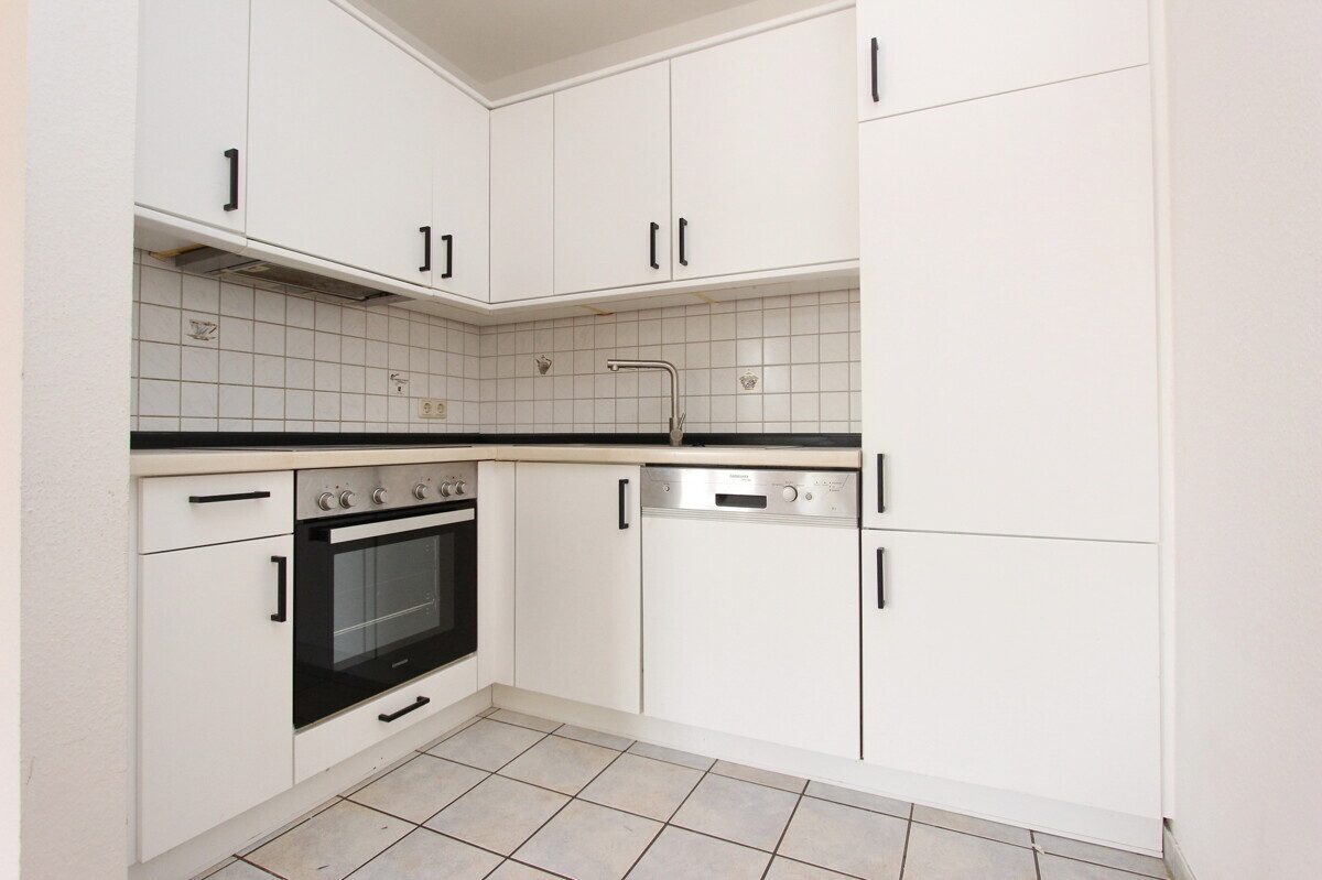 Immobilienangebot - Norderstedt - Haus_Wohnung - Perfekt für Singles - 1,5-Zi-Wohnung mit großem Balkon & TG-Stellplatz in Norderstedt-Garstedt