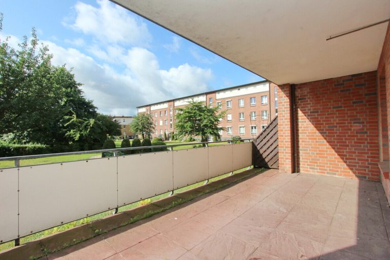 Immobilienangebot - Norderstedt - Haus_Wohnung - Perfekt für Singles - 1,5-Zi-Wohnung mit großem Balkon & TG-Stellplatz in Norderstedt-Garstedt