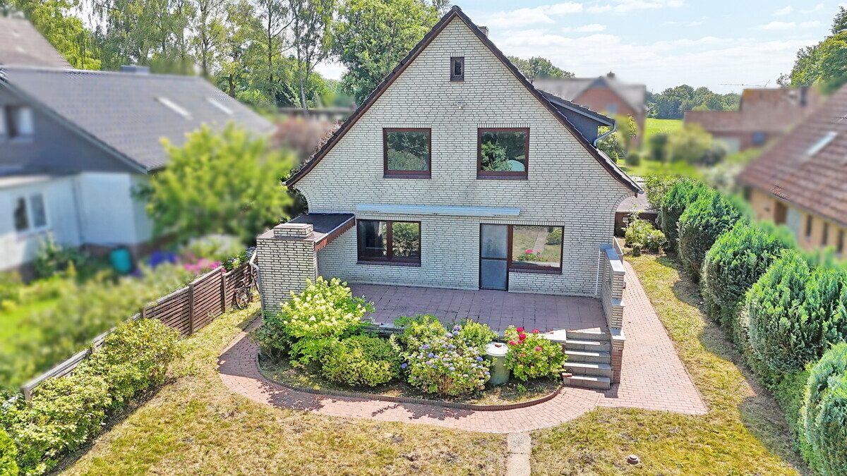 Immobilienangebot - Kisdorf - Haus_Wohnung - Zweifamilienhaus auf großzügigem Grundstück – Ihr Sanierungsprojekt mit viel Potenzial in Kisdorf