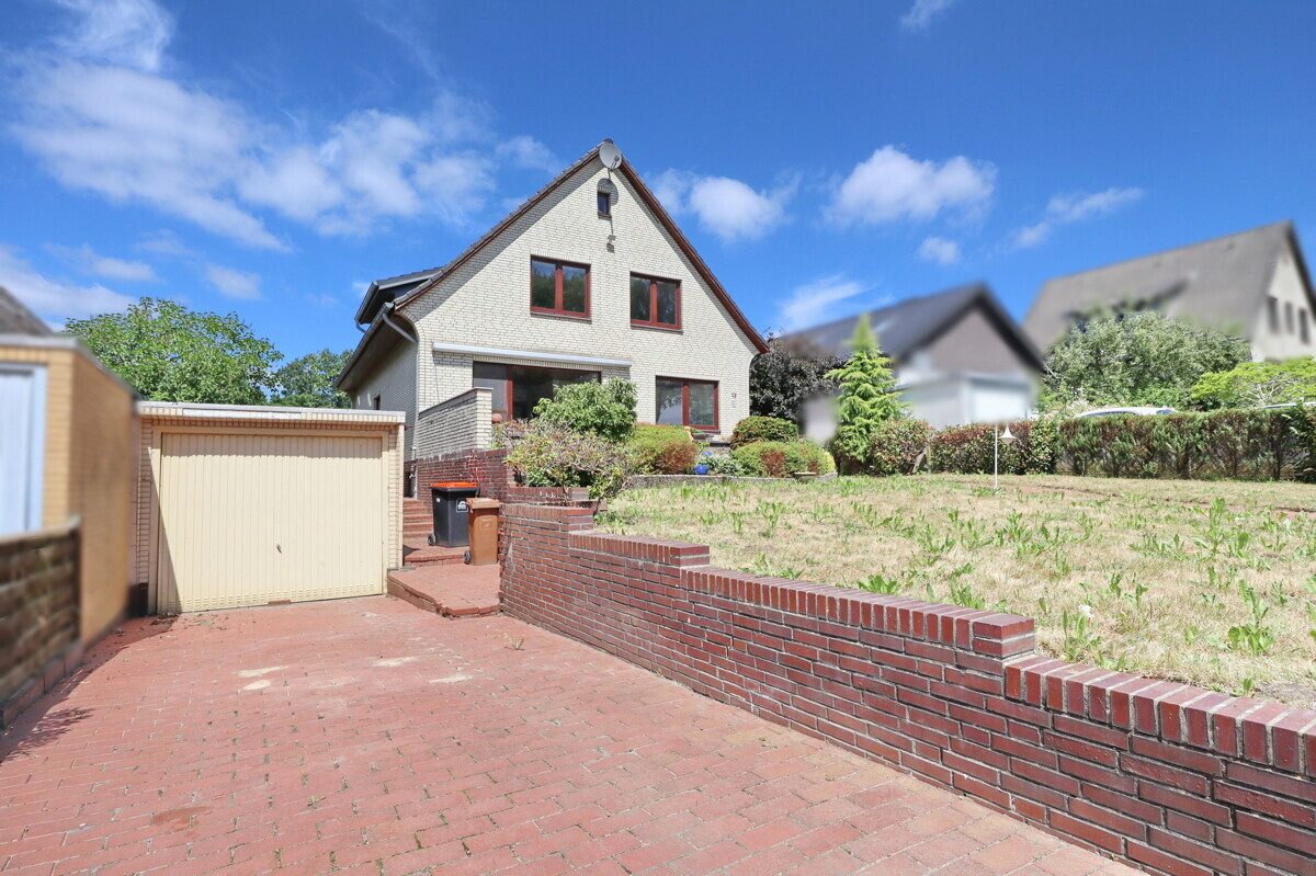 Immobilienangebot - Kisdorf - Haus_Wohnung - Zweifamilienhaus auf großzügigem Grundstück – Ihr Sanierungsprojekt mit viel Potenzial in Kisdorf