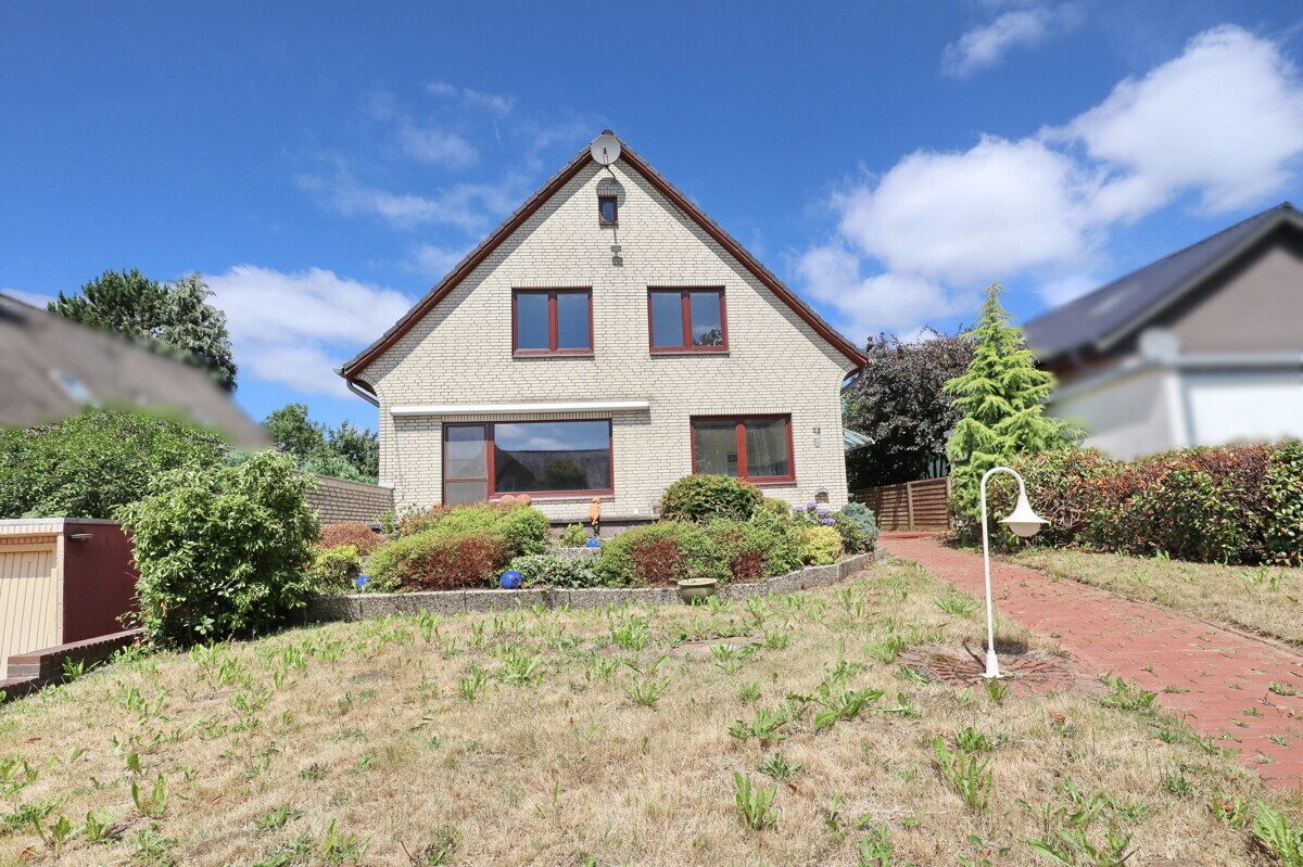 Immobilienangebot - Kisdorf - Haus_Wohnung - Zweifamilienhaus auf großzügigem Grundstück – Ihr Sanierungsprojekt mit viel Potenzial in Kisdorf
