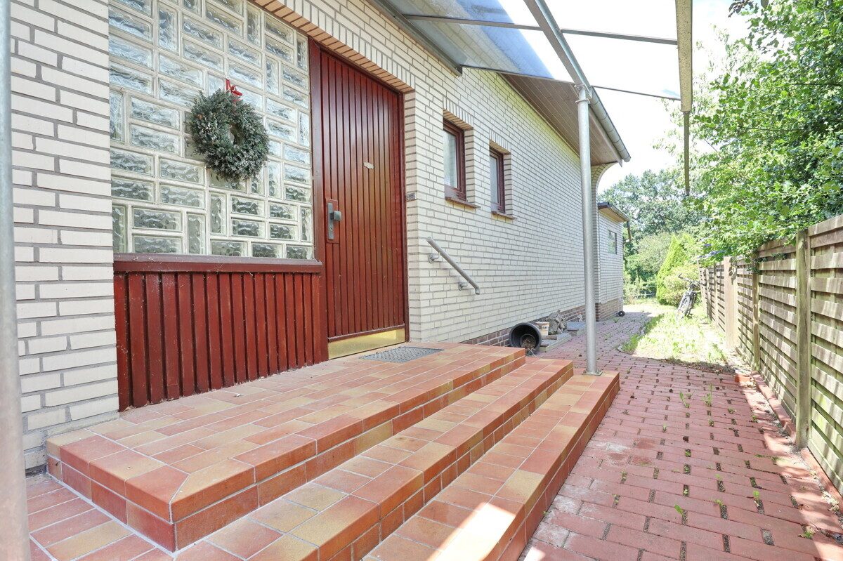 Immobilienangebot - Kisdorf - Haus_Wohnung - Zweifamilienhaus auf großzügigem Grundstück – Ihr Sanierungsprojekt mit viel Potenzial in Kisdorf