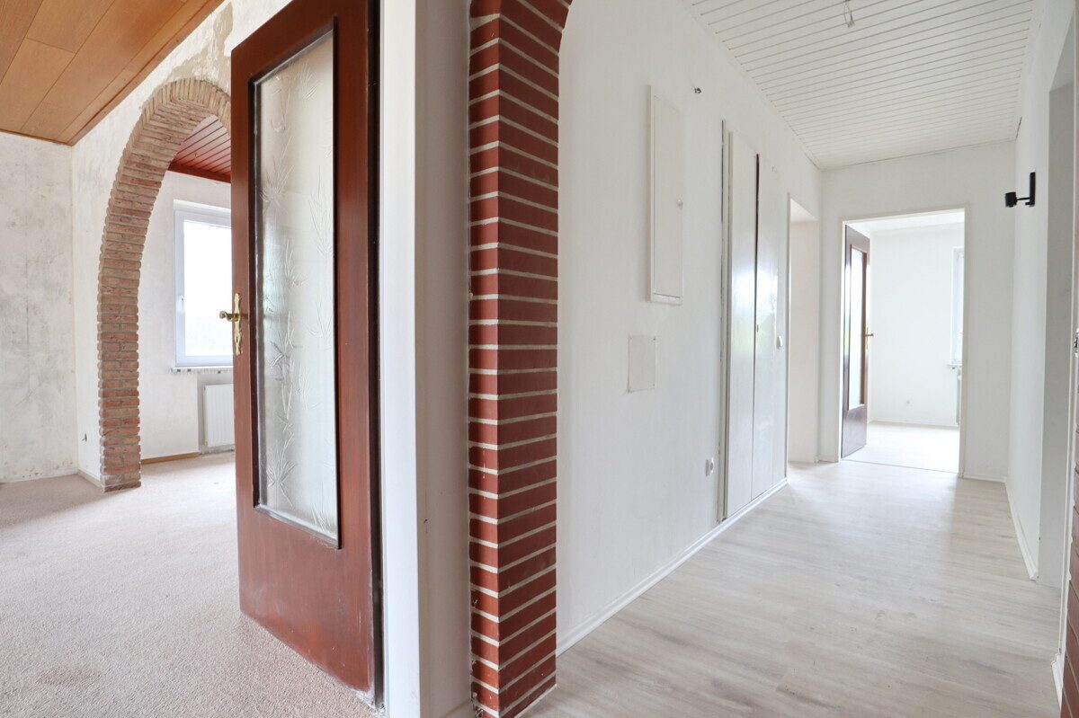 Immobilienangebot - Kisdorf - Haus_Wohnung - Zweifamilienhaus auf großzügigem Grundstück – Ihr Sanierungsprojekt mit viel Potenzial in Kisdorf