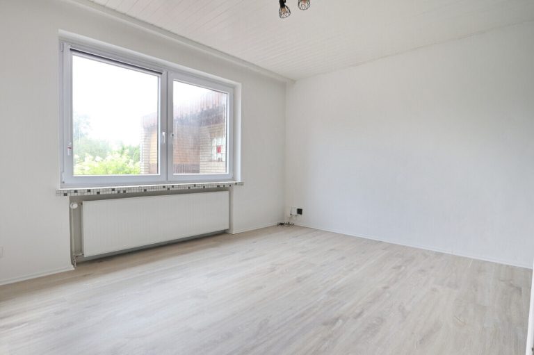 Immobilienangebot - Kisdorf - Haus_Wohnung - Zweifamilienhaus auf großzügigem Grundstück – Ihr Sanierungsprojekt mit viel Potenzial in Kisdorf