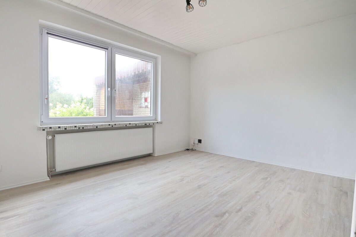 Immobilienangebot - Kisdorf - Haus_Wohnung - Zweifamilienhaus auf großzügigem Grundstück – Ihr Sanierungsprojekt mit viel Potenzial in Kisdorf