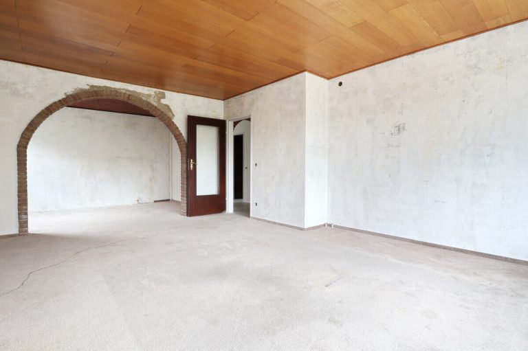 Immobilienangebot - Kisdorf - Haus_Wohnung - Zweifamilienhaus auf großzügigem Grundstück – Ihr Sanierungsprojekt mit viel Potenzial in Kisdorf