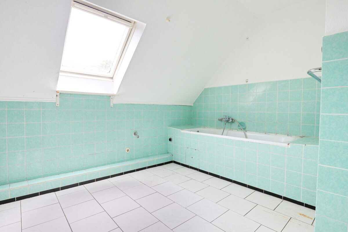 Immobilienangebot - Kisdorf - Haus_Wohnung - Zweifamilienhaus auf großzügigem Grundstück – Ihr Sanierungsprojekt mit viel Potenzial in Kisdorf