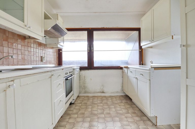 Immobilienangebot - Kisdorf - Haus_Wohnung - Zweifamilienhaus auf großzügigem Grundstück – Ihr Sanierungsprojekt mit viel Potenzial in Kisdorf