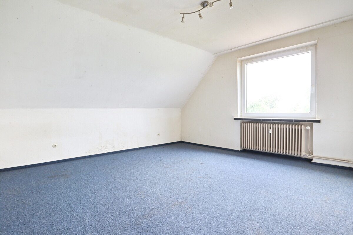 Immobilienangebot - Kisdorf - Haus_Wohnung - Zweifamilienhaus auf großzügigem Grundstück – Ihr Sanierungsprojekt mit viel Potenzial in Kisdorf