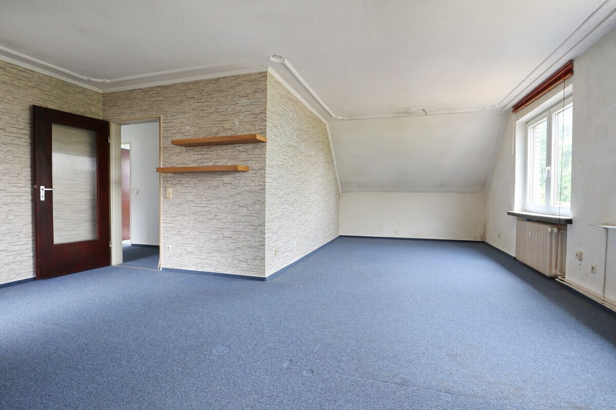 Immobilienangebot - Kisdorf - Haus_Wohnung - Zweifamilienhaus auf großzügigem Grundstück – Ihr Sanierungsprojekt mit viel Potenzial in Kisdorf