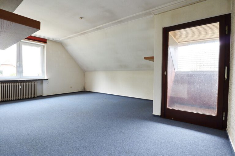 Immobilienangebot - Kisdorf - Haus_Wohnung - Zweifamilienhaus auf großzügigem Grundstück – Ihr Sanierungsprojekt mit viel Potenzial in Kisdorf