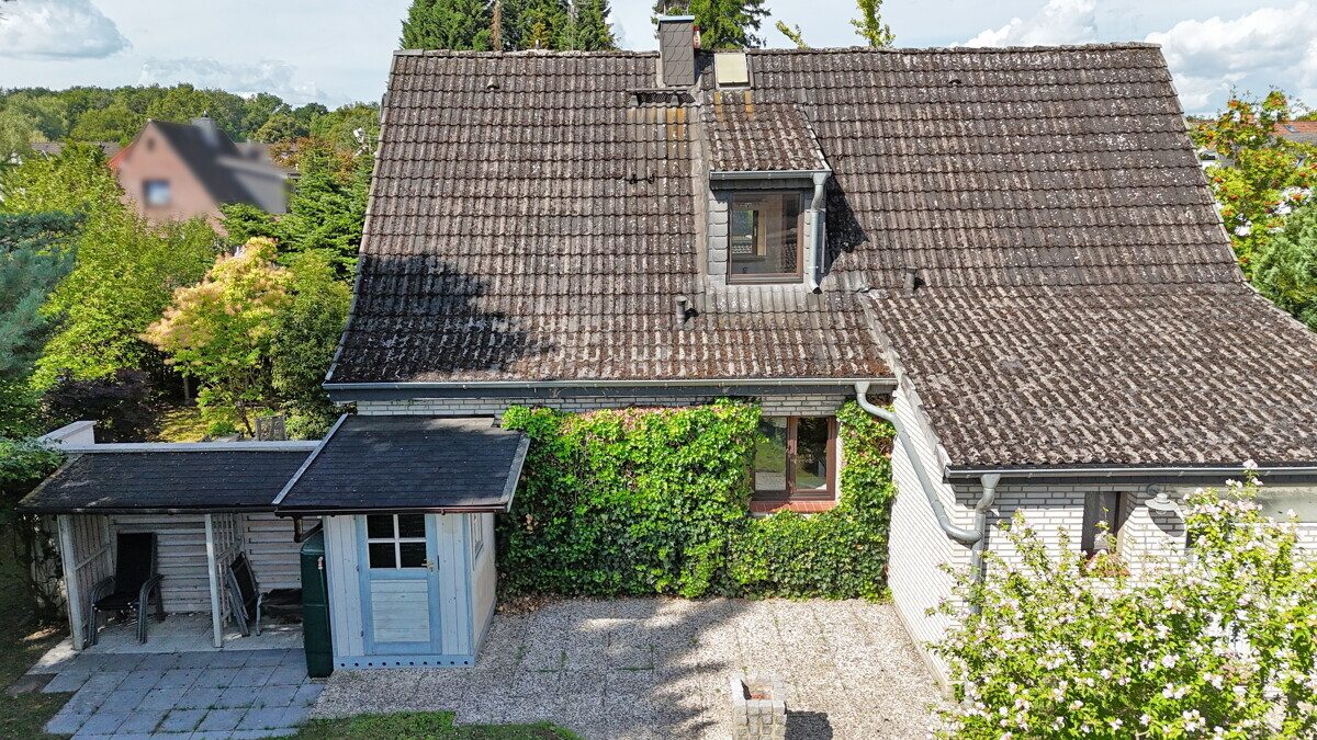Immobilienangebot - Hamburg - Haus_Wohnung - Platzreiches Einfamilienhaus auf sonnigem Grundstück in Hamburg Sasel
