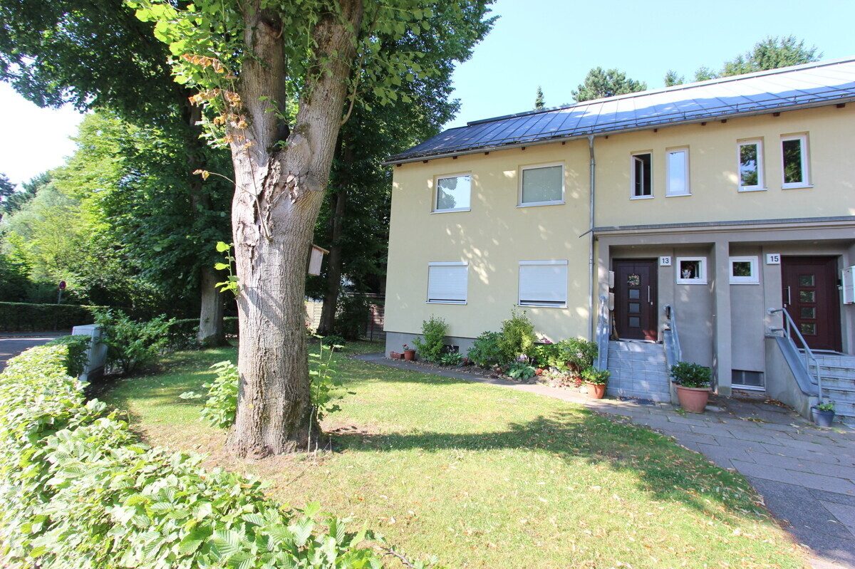 Immobilienangebot - Hamburg - Haus_Wohnung - Geräumige 2 1/2-Zimmer-Wohnung mit Balkon in ruhiger Wohnlage von Hamburg-Eidelstedt