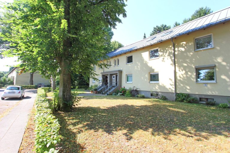 Immobilienangebot - Hamburg - Haus_Wohnung - Geräumige 2 1/2-Zimmer-Wohnung mit Balkon in ruhiger Wohnlage von Hamburg-Eidelstedt