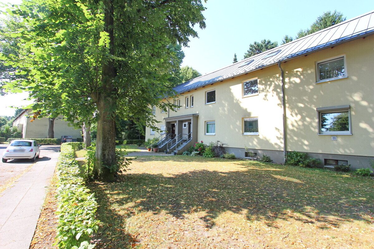 Immobilienangebot - Hamburg - Haus_Wohnung - Geräumige 2 1/2-Zimmer-Wohnung mit Balkon in ruhiger Wohnlage von Hamburg-Eidelstedt