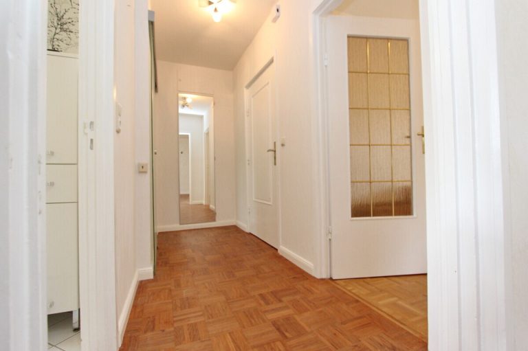Immobilienangebot - Hamburg - Haus_Wohnung - Geräumige 2 1/2-Zimmer-Wohnung mit Balkon in ruhiger Wohnlage von Hamburg-Eidelstedt