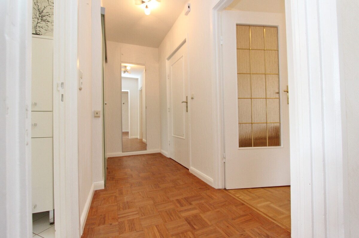 Immobilienangebot - Hamburg - Haus_Wohnung - Geräumige 2 1/2-Zimmer-Wohnung mit Balkon in ruhiger Wohnlage von Hamburg-Eidelstedt