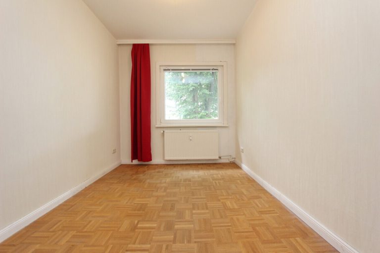 Immobilienangebot - Hamburg - Haus_Wohnung - Geräumige 2 1/2-Zimmer-Wohnung mit Balkon in ruhiger Wohnlage von Hamburg-Eidelstedt