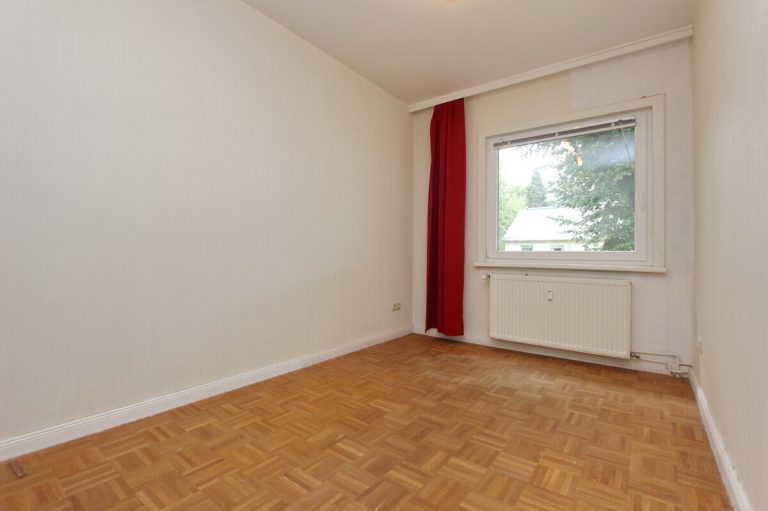 Immobilienangebot - Hamburg - Haus_Wohnung - Geräumige 2 1/2-Zimmer-Wohnung mit Balkon in ruhiger Wohnlage von Hamburg-Eidelstedt