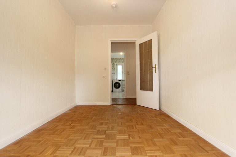Immobilienangebot - Hamburg - Haus_Wohnung - Geräumige 2 1/2-Zimmer-Wohnung mit Balkon in ruhiger Wohnlage von Hamburg-Eidelstedt