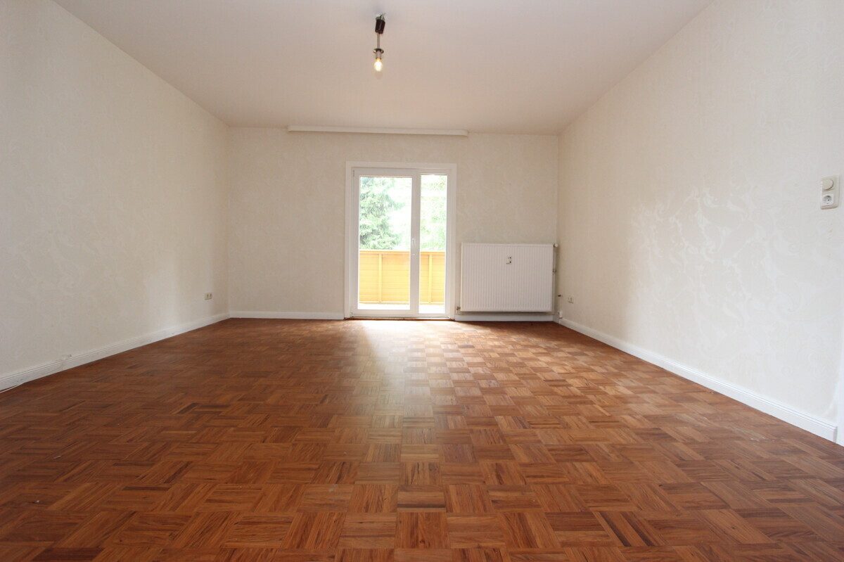 Immobilienangebot - Hamburg - Haus_Wohnung - Geräumige 2 1/2-Zimmer-Wohnung mit Balkon in ruhiger Wohnlage von Hamburg-Eidelstedt