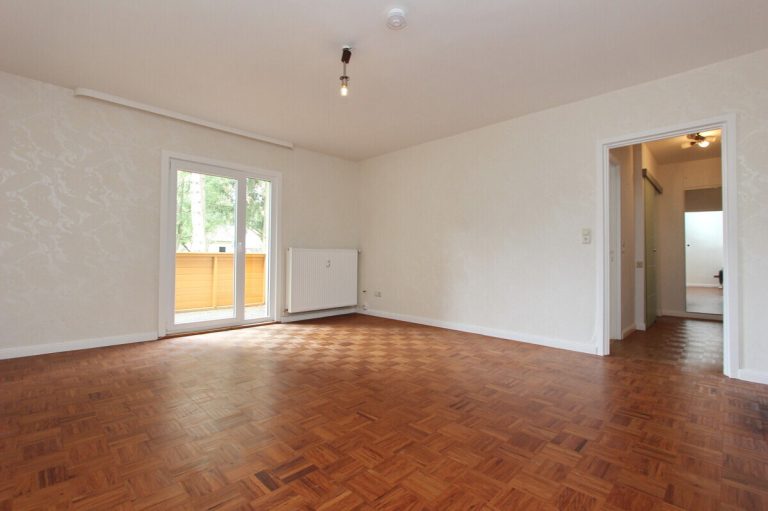 Immobilienangebot - Hamburg - Haus_Wohnung - Geräumige 2 1/2-Zimmer-Wohnung mit Balkon in ruhiger Wohnlage von Hamburg-Eidelstedt