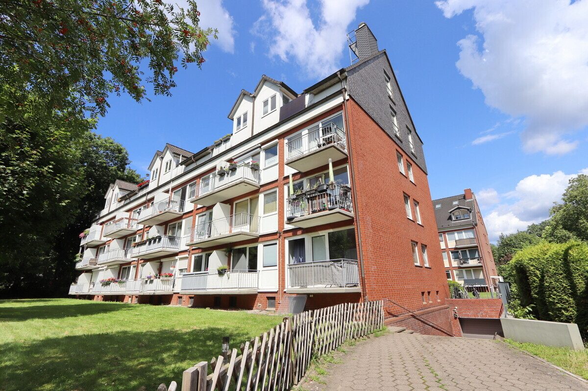 Titelbild_Hausansicht Immobilienangebot - Hamburg - Haus_Wohnung - Freie 1,5 Zimmer Wohnung mit TG-Stellplatz in Hamburg-Eidelstedt