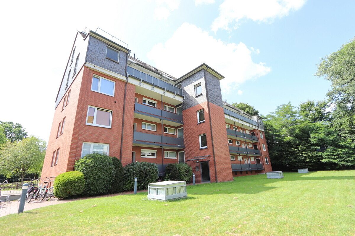 Hausansicht Immobilienangebot - Hamburg - Haus_Wohnung - Freie 1,5 Zimmer Wohnung mit TG-Stellplatz in Hamburg-Eidelstedt