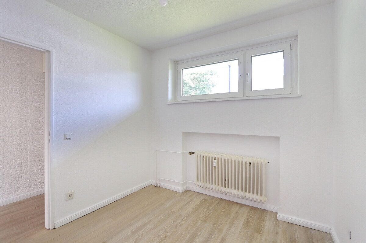 Schlafraum Immobilienangebot - Hamburg - Haus_Wohnung - Freie 1,5 Zimmer Wohnung mit TG-Stellplatz in Hamburg-Eidelstedt