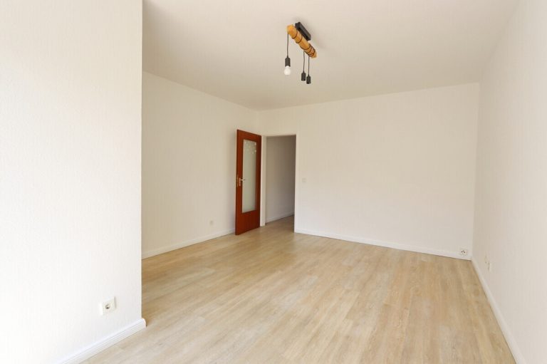 Immobilienangebot - Hamburg - Haus_Wohnung - Freie 1,5 Zimmer Wohnung mit TG-Stellplatz in Hamburg-Eidelstedt