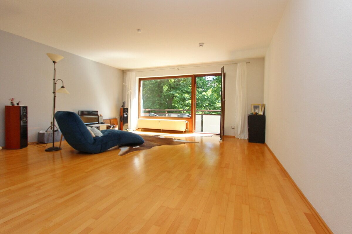 Immobilienangebot - Hamburg - Haus_Wohnung - Großzügige 3-Zimmer-Wohnung mit TG-Stellplatz & Alsternähe im grünen Hamburg-Alsterdorf