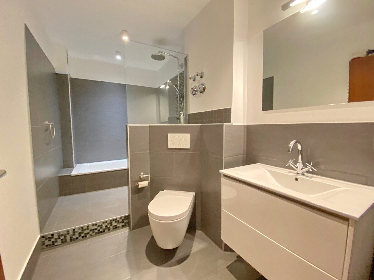 Immobilienangebot - Hamburg - Haus_Wohnung - Großzügige 3-Zimmer-Wohnung mit TG-Stellplatz & Alsternähe im grünen Hamburg-Alsterdorf