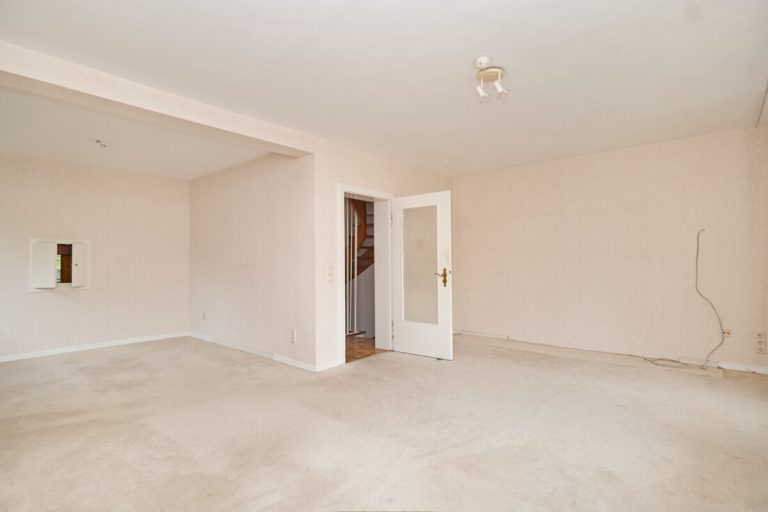 Immobilienangebot - Hamburg - Haus_Wohnung - Platzreiches Endreihenhaus mit 151,86m² Wohn- und Nutzfläche in Hamburg Poppenbüttel