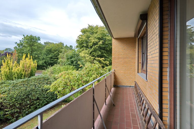 Immobilienangebot - Hamburg - Haus_Wohnung - Platzreiches Endreihenhaus mit 151,86m² Wohn- und Nutzfläche in Hamburg Poppenbüttel