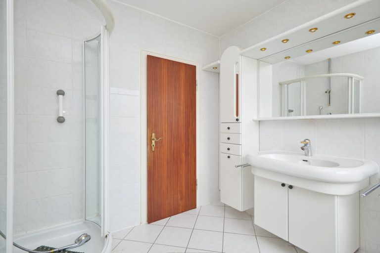 Immobilienangebot - Hamburg - Haus_Wohnung - Platzreiches Endreihenhaus mit 151,86m² Wohn- und Nutzfläche in Hamburg Poppenbüttel