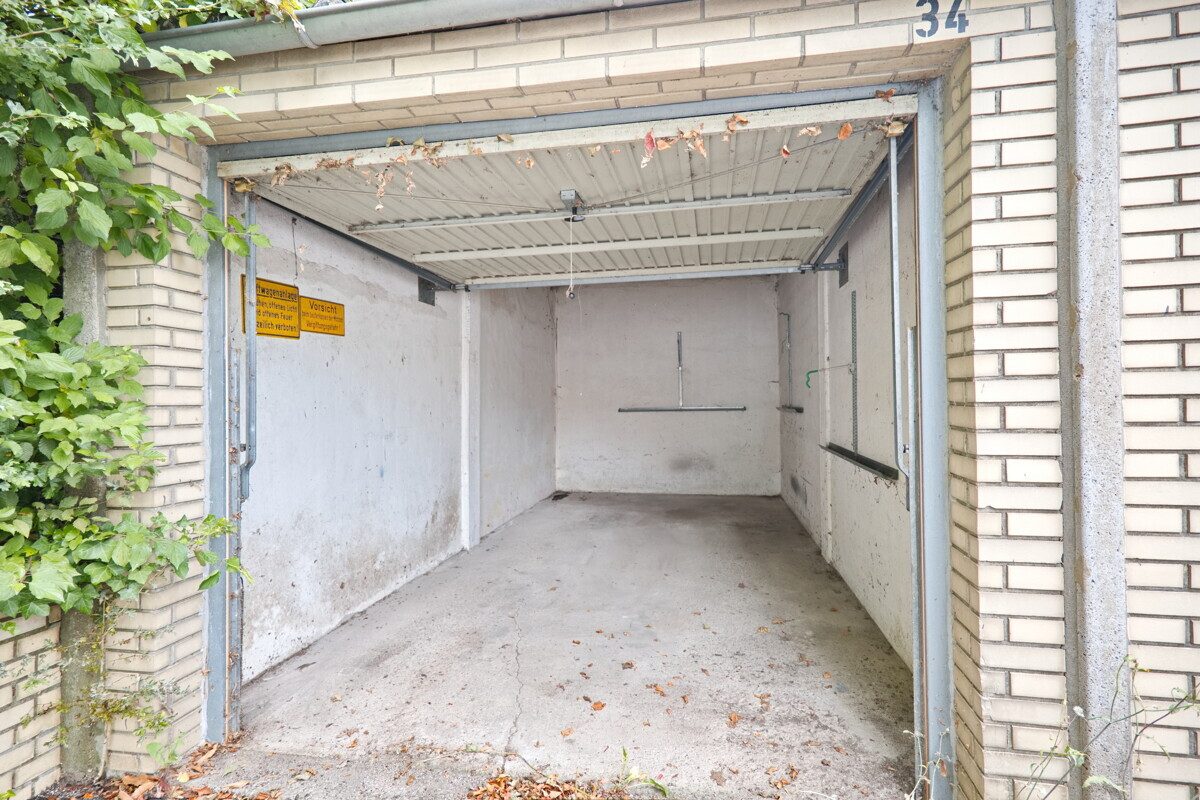 Einzelgarage Immobilienangebot - Hamburg - Haus_Wohnung - Platzreiches Endreihenhaus mit 151,86m² Wohn- und Nutzfläche in Hamburg Poppenbüttel