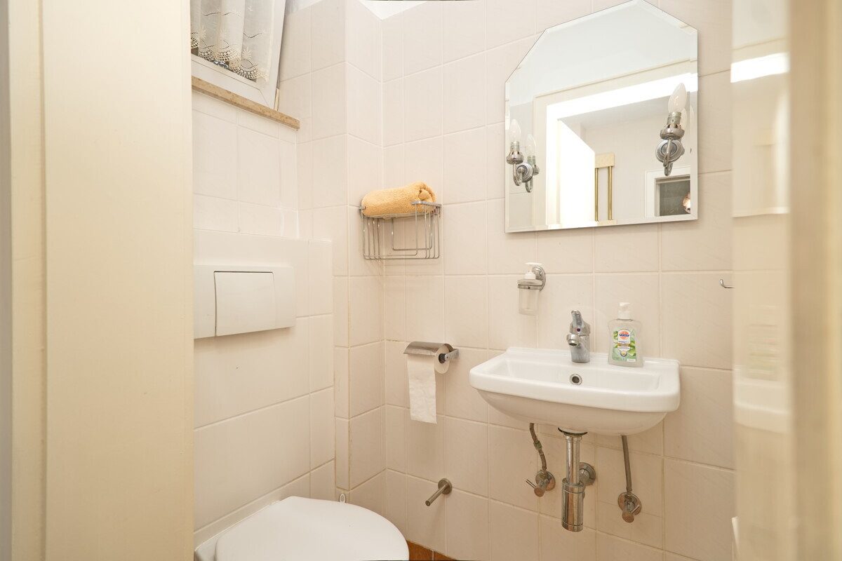 Gäste-Wc Immobilienangebot - Hamburg - Haus_Wohnung - Platzreiches Endreihenhaus mit 151,86m² Wohn- und Nutzfläche in Hamburg Poppenbüttel
