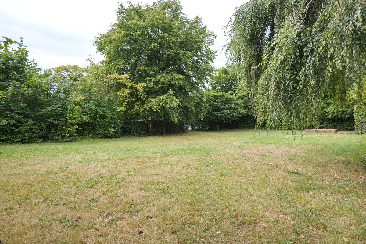 Gemeinschaftliche Grünfläche Immobilienangebot - Hamburg - Haus_Wohnung - Platzreiches Endreihenhaus mit 151,86m² Wohn- und Nutzfläche in Hamburg Poppenbüttel