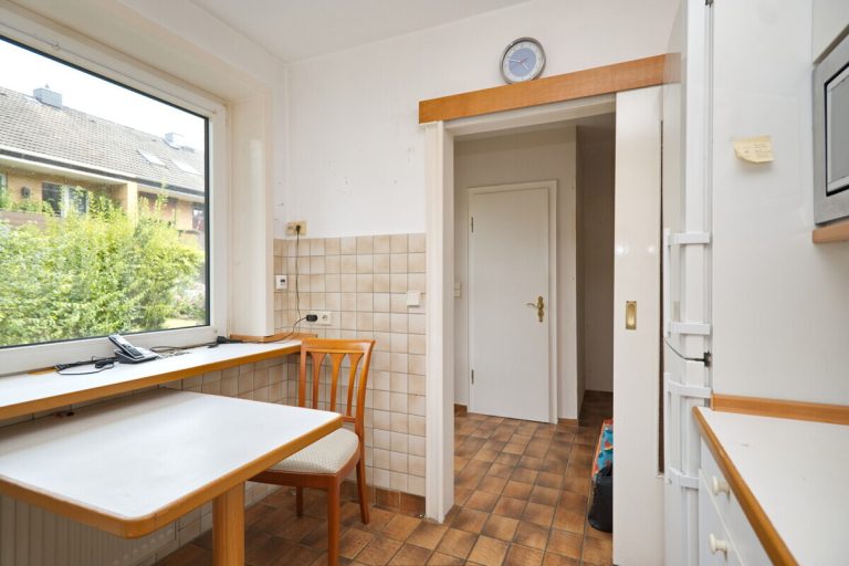Immobilienangebot - Hamburg - Haus_Wohnung - Platzreiches Endreihenhaus mit 151,86m² Wohn- und Nutzfläche in Hamburg Poppenbüttel