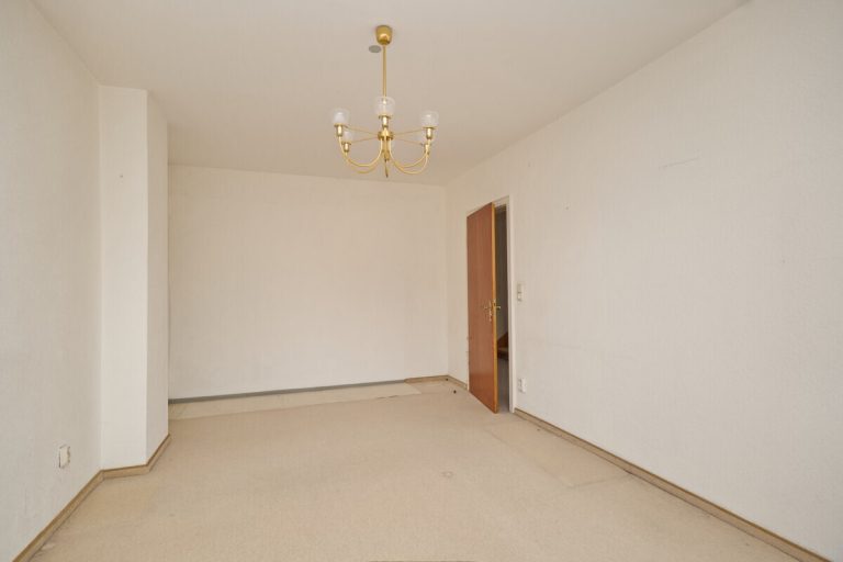 Immobilienangebot - Hamburg - Haus_Wohnung - Platzreiches Endreihenhaus mit 151,86m² Wohn- und Nutzfläche in Hamburg Poppenbüttel