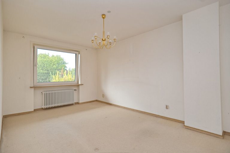 Immobilienangebot - Hamburg - Haus_Wohnung - Platzreiches Endreihenhaus mit 151,86m² Wohn- und Nutzfläche in Hamburg Poppenbüttel